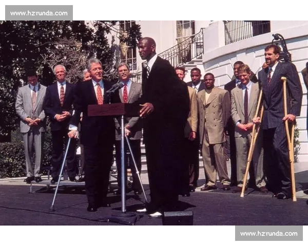 克林顿亲贺!新秀票王碾压乔丹,脚踝骨折断送传奇生涯 克林顿亲贺!新秀票王碾压乔丹,脚踝骨折断送传奇生涯